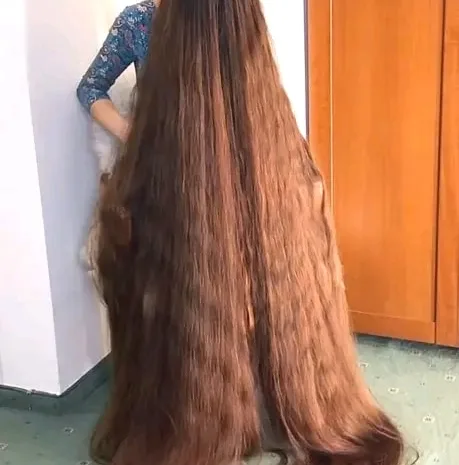 Woman cuts hair for the first time in 25 years