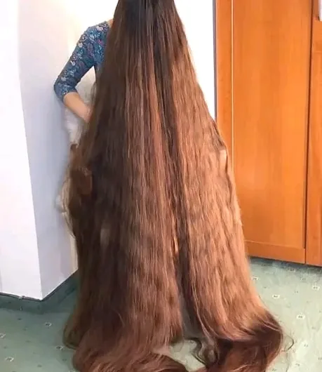 Woman cuts hair for the first time in 25 years