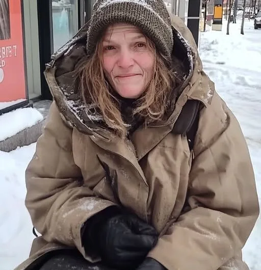 I Gave a Coat to a Homeless Woman on Christmas Eve —3 Years Later, She Returned with a Gray Case & a Smile I Couldn’t Forget