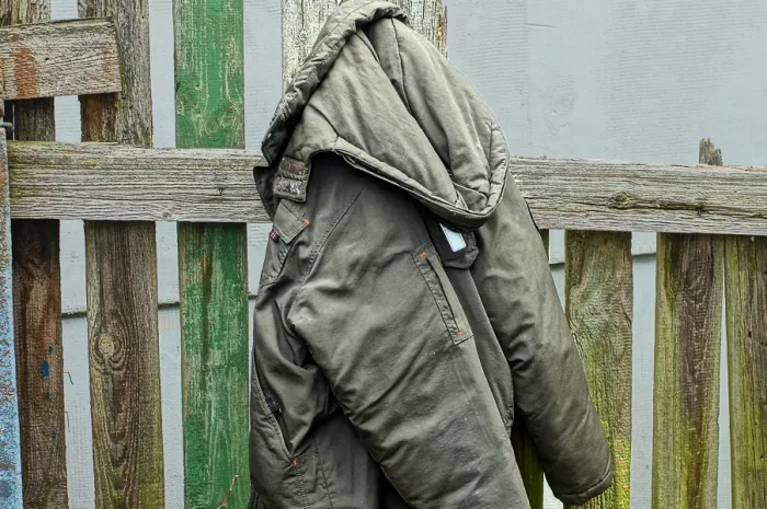 Old Janitor Gives His Jacket to a Freezing Girl on the Street