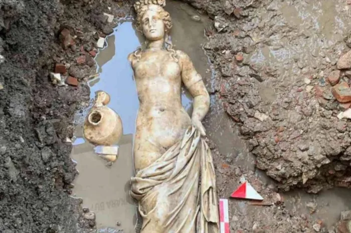 Archaeological Impact: The Head of Aphrodite Resurfaces After Thousands of Years in Aizanoi, Türkiye